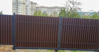 Купить распашные ворота из штакетника Дивногорск, цена от 2800 руб.